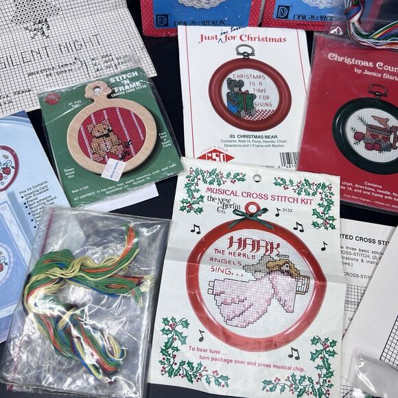 Lot Of 8 Vintage Holiday Cross Stitch Canvas Patterns Booklets Thread Cloth - Picture 5 of 6